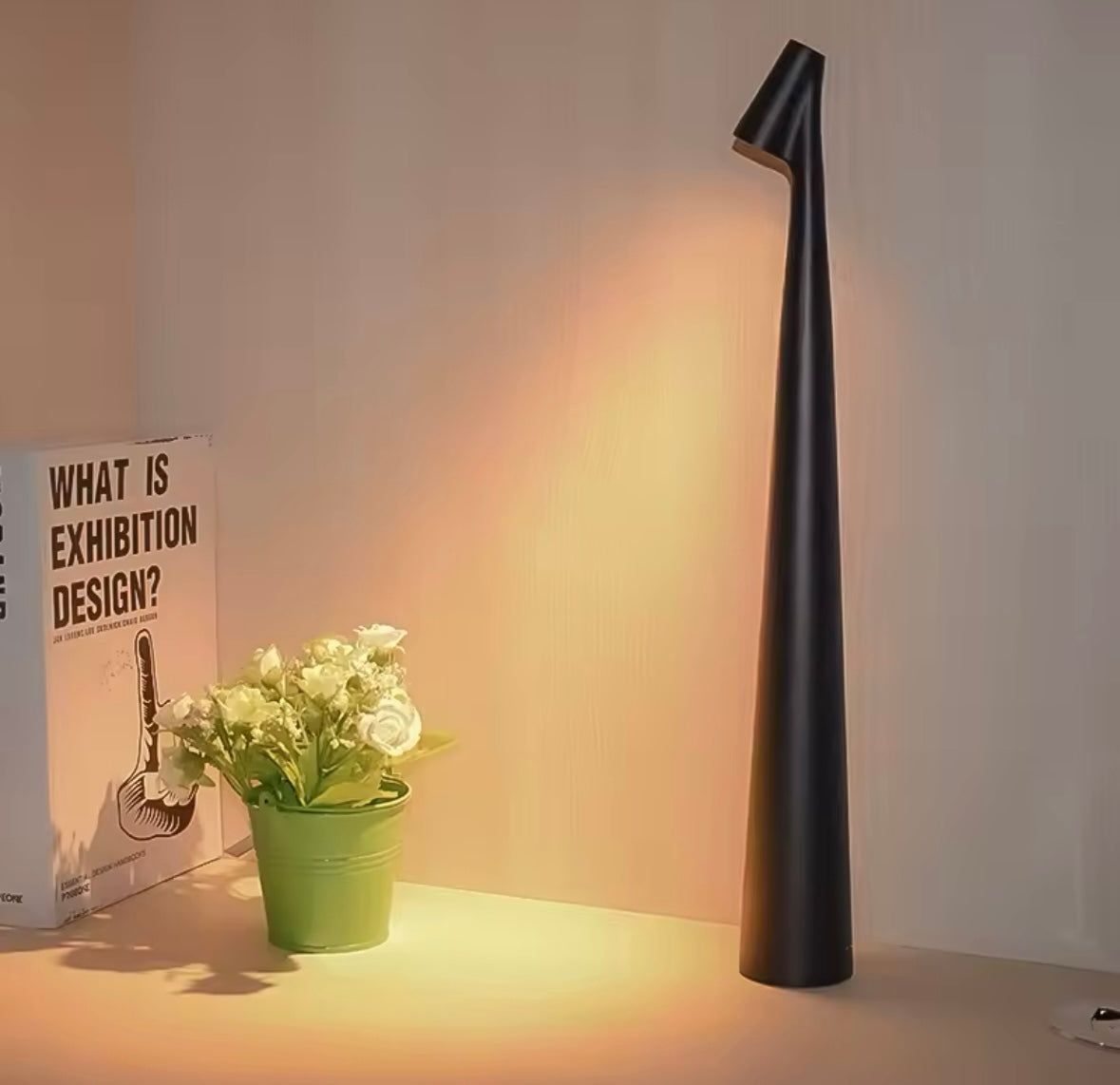 Lumo – Uppladdningsbar LED-Bordslampa med Touchdimmer & Stilren Design