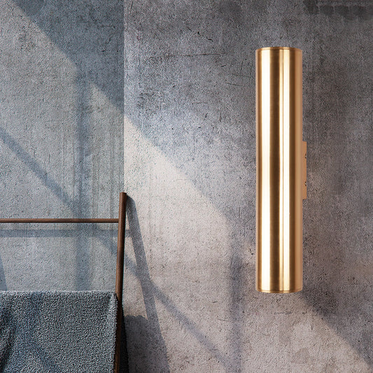 Elegant Vägglampa i Guld – Minimalistisk Design med Maximal Effekt