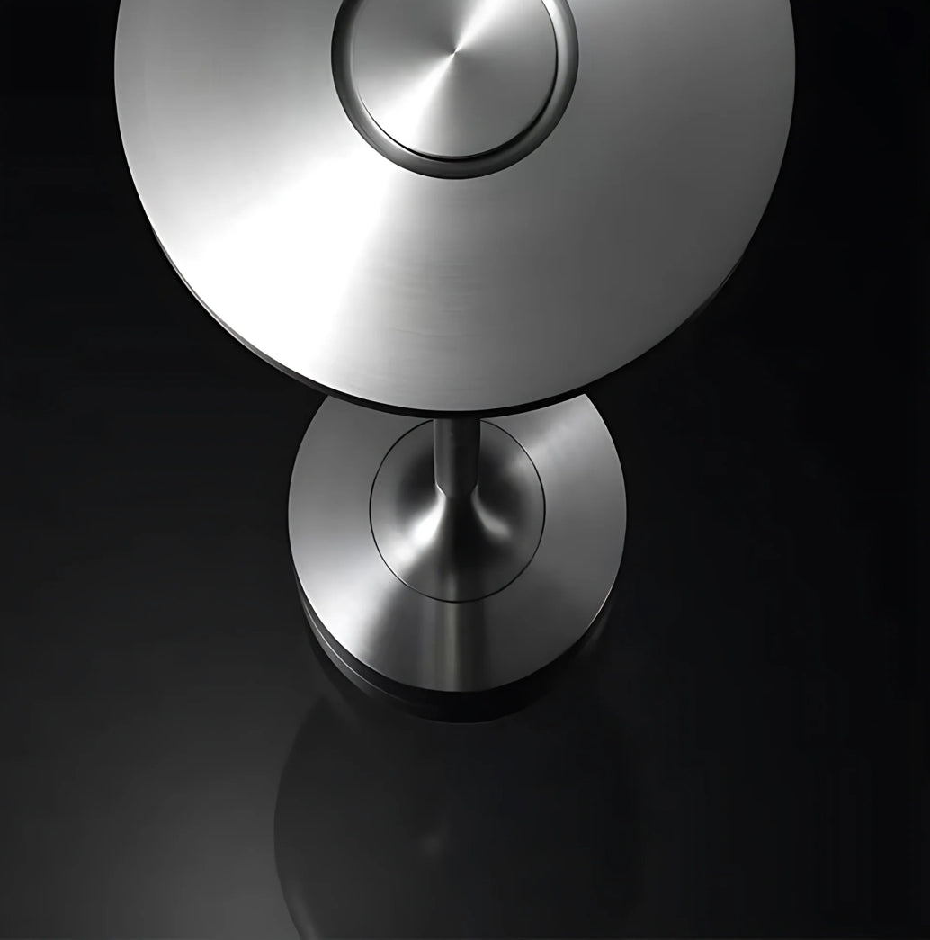 Laddningsbar Designlampa – Trådlös & Dimbar LED i Stilren Metallfinish