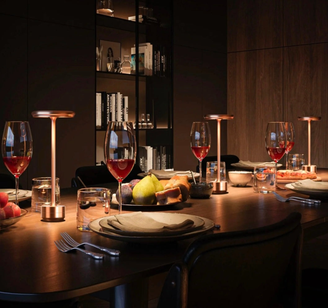 Laddningsbar Designlampa – Trådlös & Dimbar LED i Stilren Metallfinish