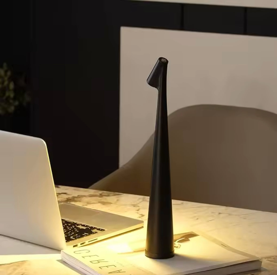 Lumo – Uppladdningsbar LED-Bordslampa med Touchdimmer & Stilren Design