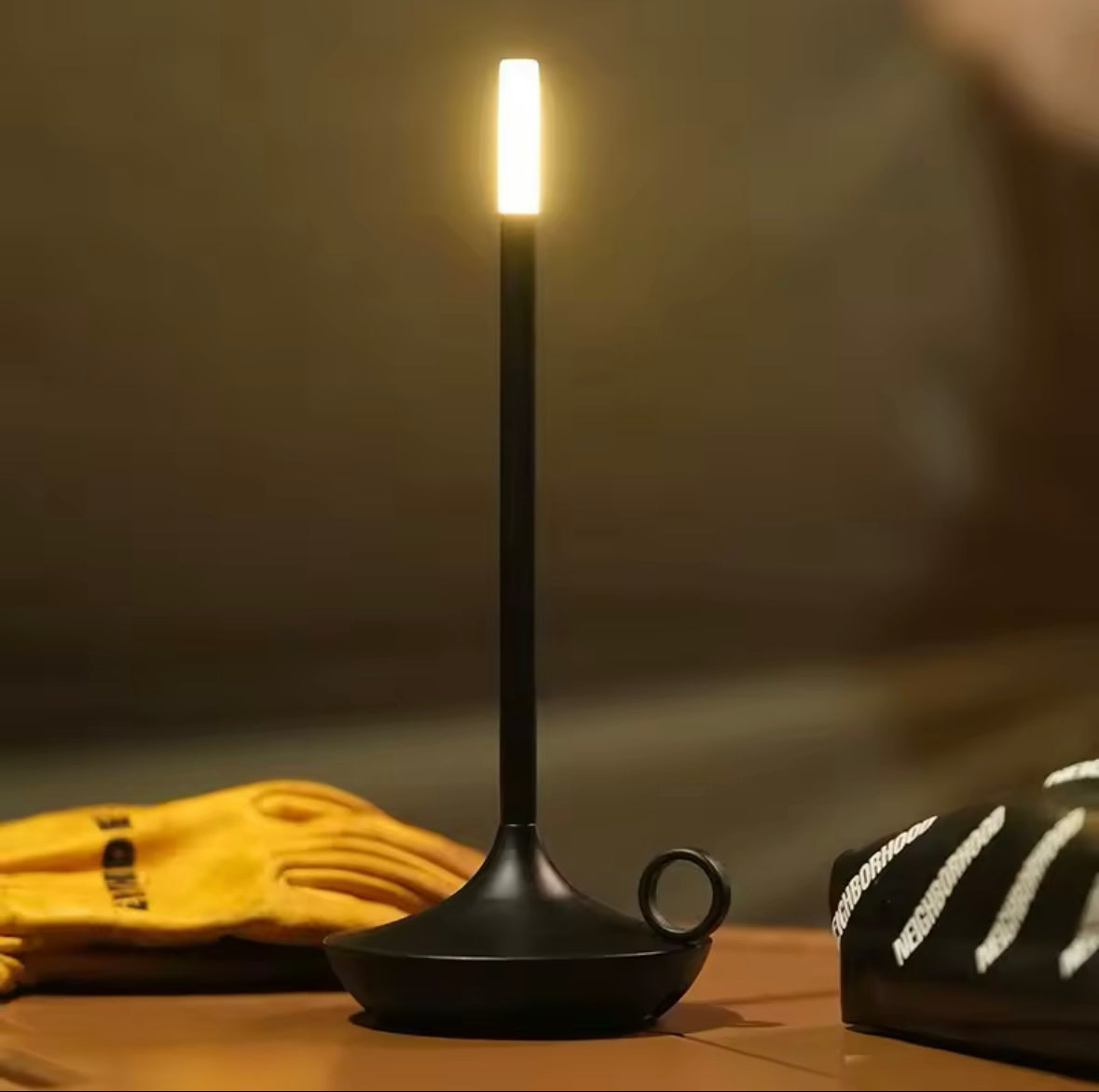 Candlelight Touch – Stilren LED-lampa med Ljus som Levande Ljus
