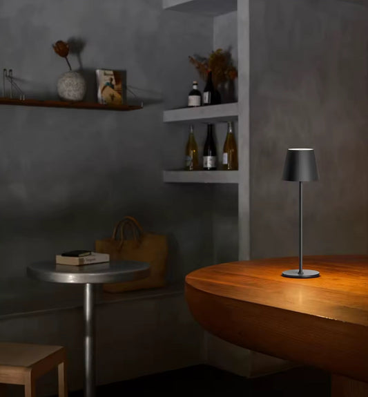 Nordlight™ – Sladdlös LED Bordslampa med Touch & 3 Ljuslägen