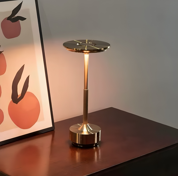 Laddningsbar Designlampa – Trådlös & Dimbar LED i Stilren Metallfinish