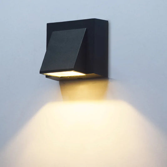 Vattentålig LED Vägglampa 5W – IP65 Utomhusbelysning i Svart Aluminium